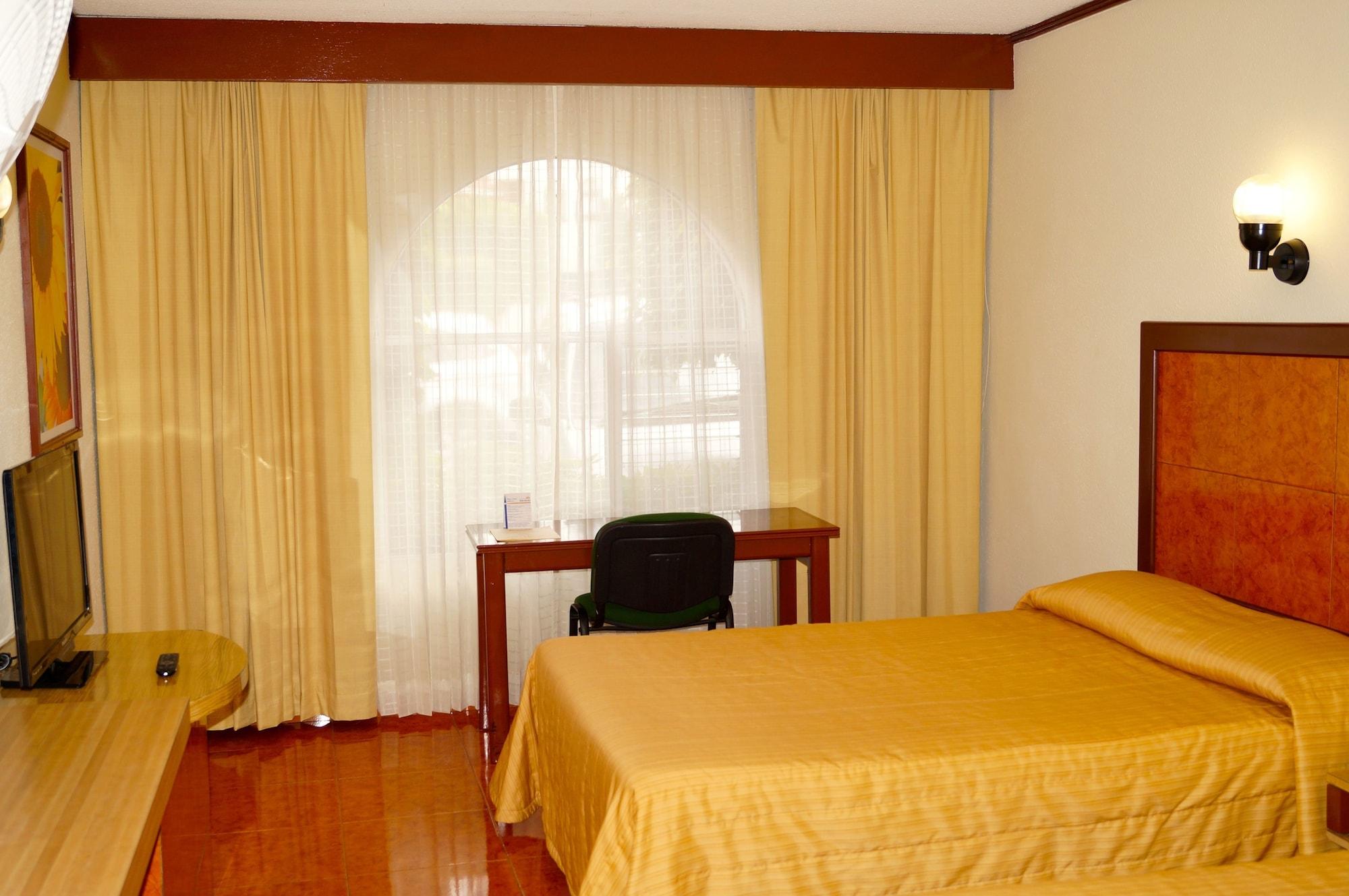 Hotel&Suites Villa del Sol Morelia Esterno foto