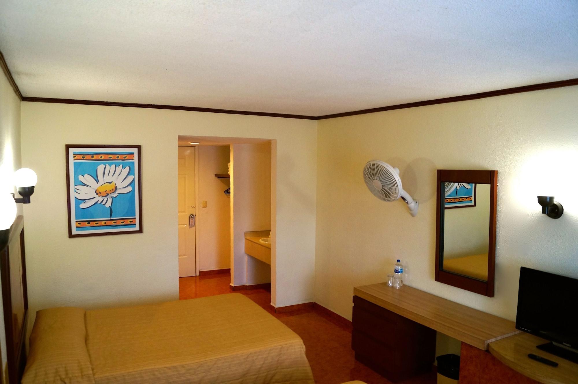 Hotel&Suites Villa del Sol Morelia Esterno foto