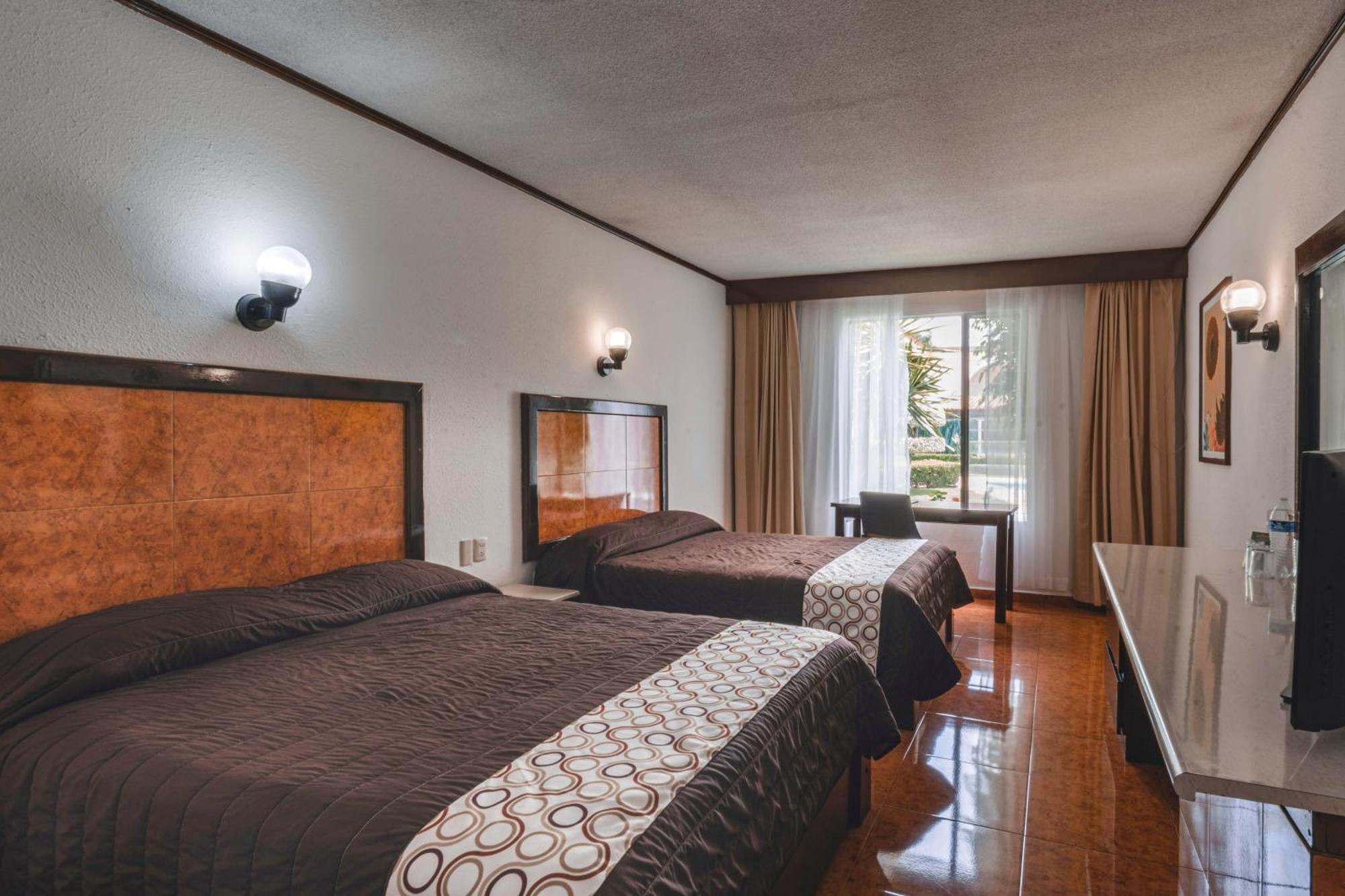 Hotel&Suites Villa del Sol Morelia Esterno foto