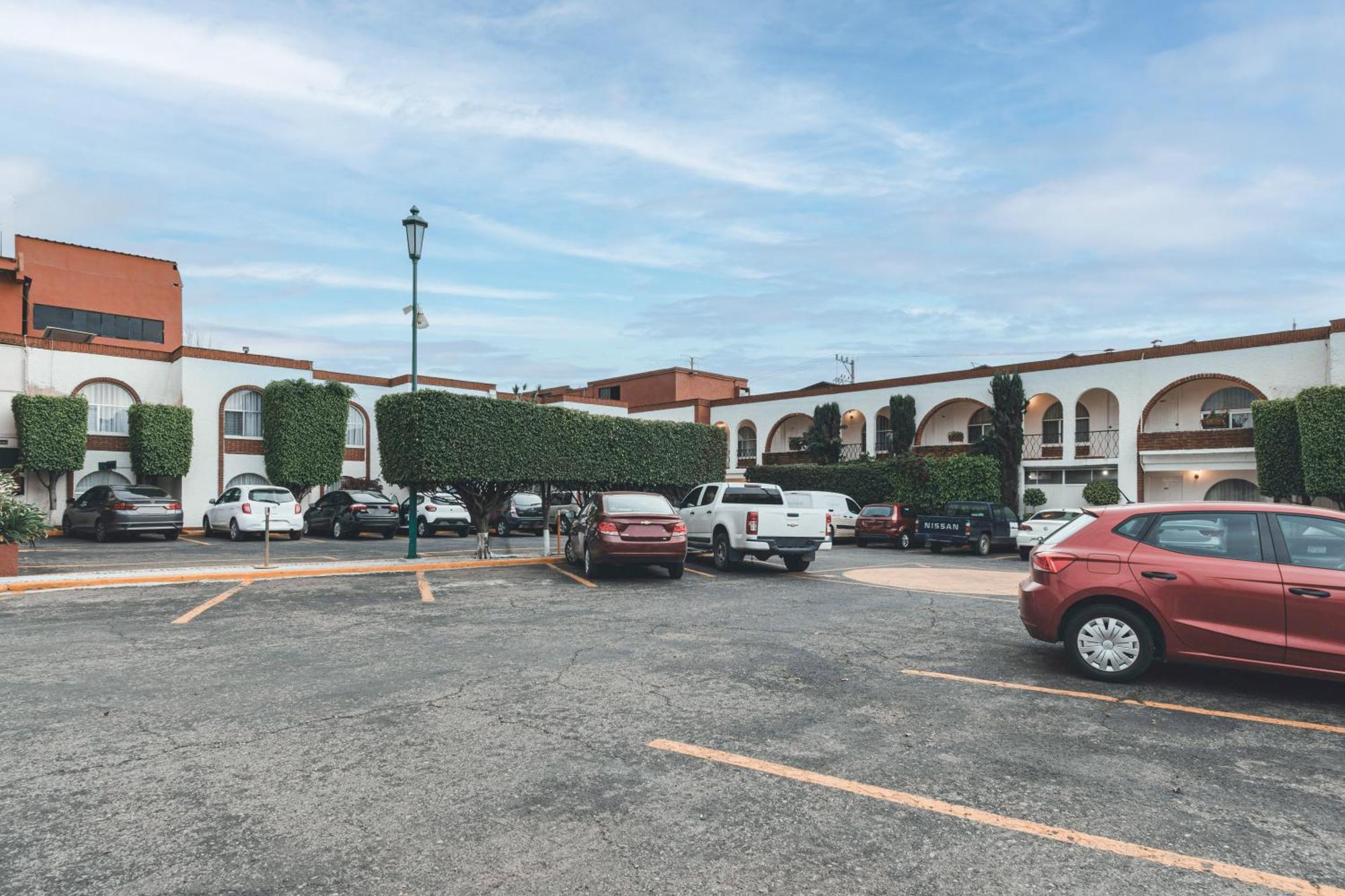 Hotel&Suites Villa del Sol Morelia Esterno foto