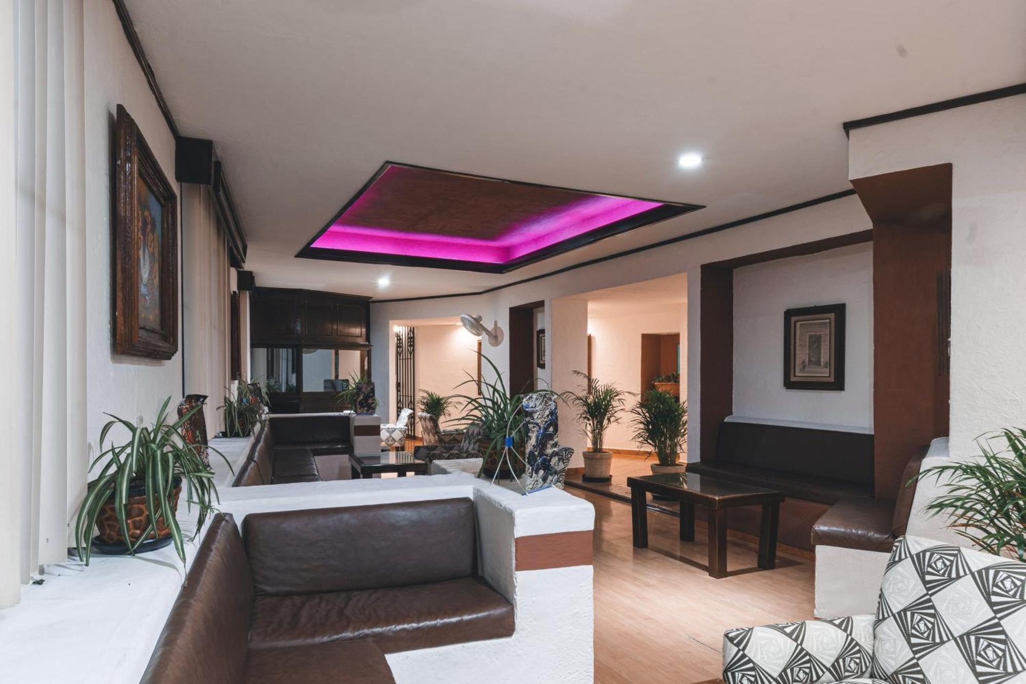Hotel&Suites Villa del Sol Morelia Esterno foto