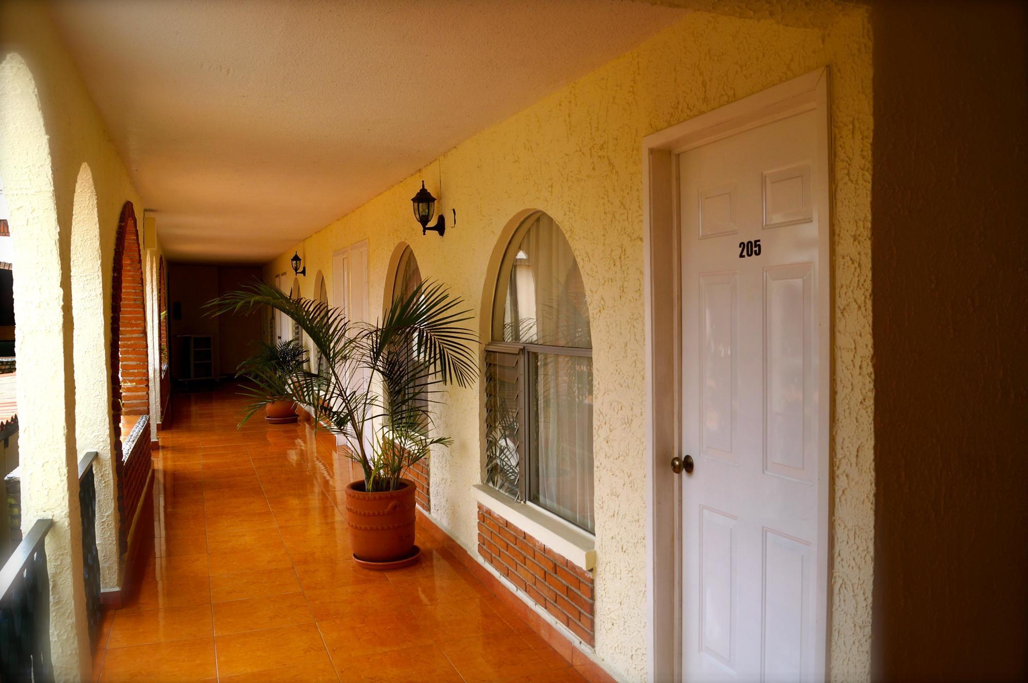 Hotel&Suites Villa del Sol Morelia Esterno foto