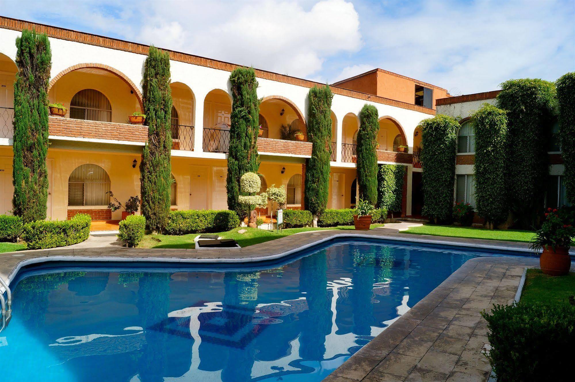 Hotel&Suites Villa del Sol Morelia Esterno foto